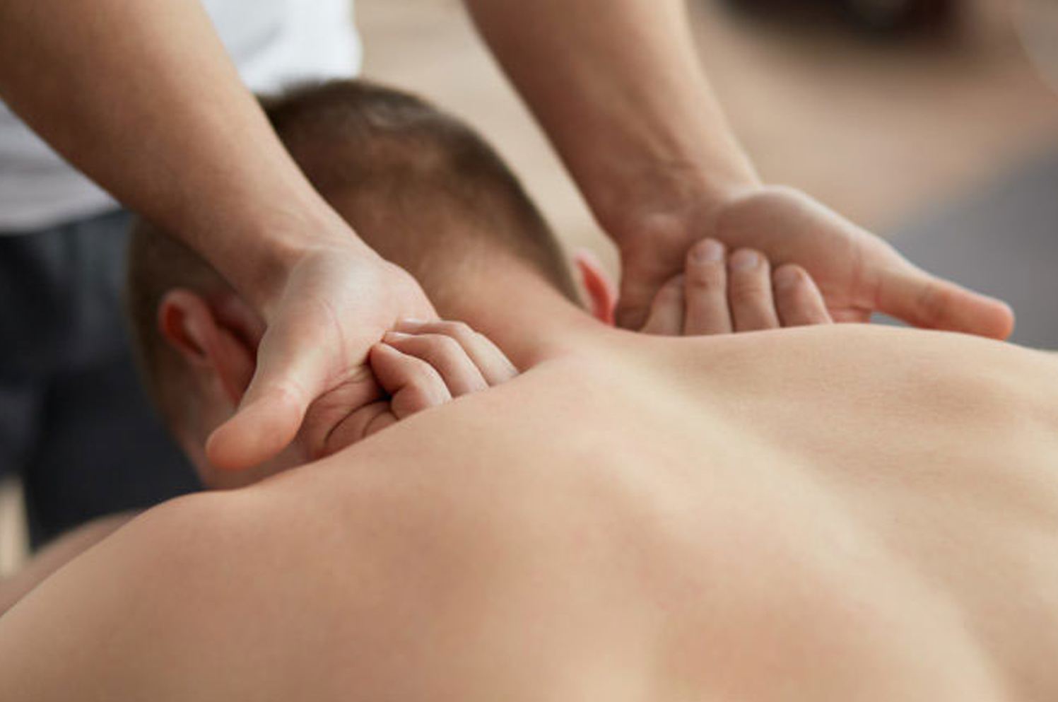 Therapist performing a gentle Swedish massage on a guest's back at Golden SPA Lake Forest